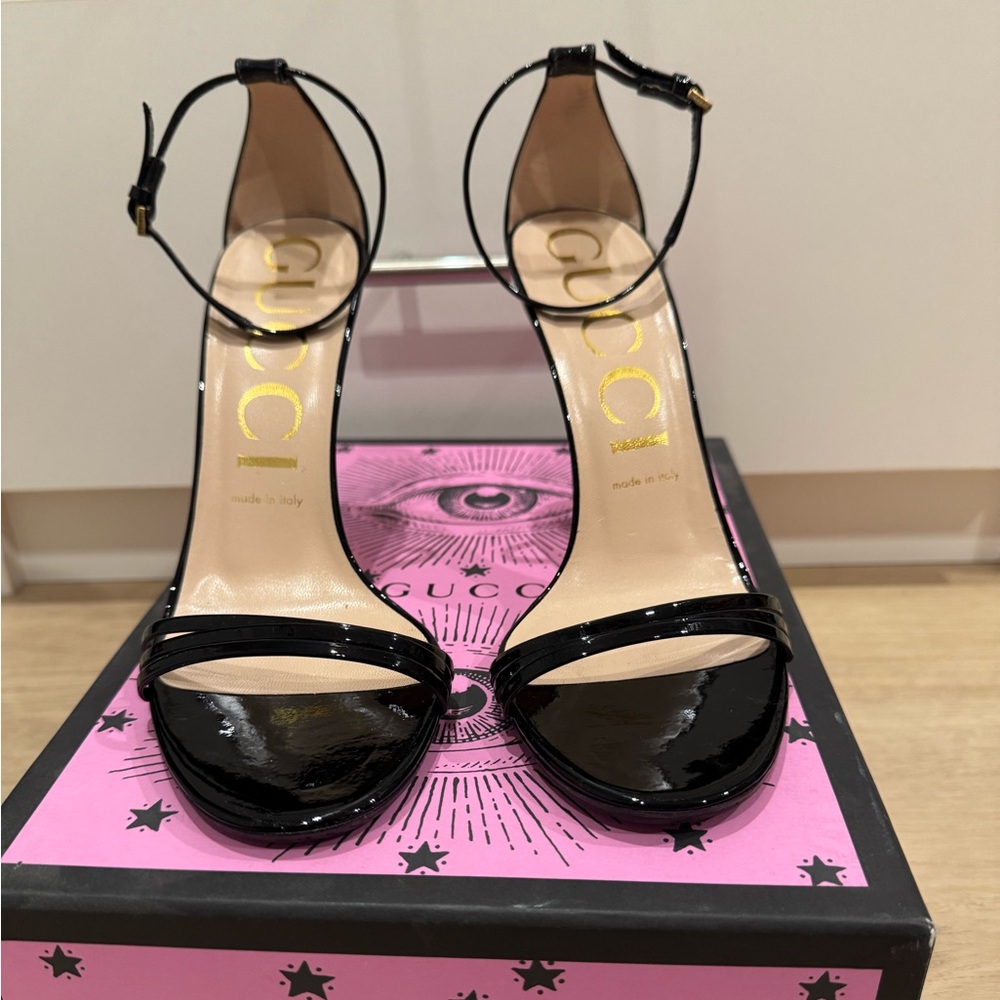 Gucci Vernice black patent heel size 39 strap you heel